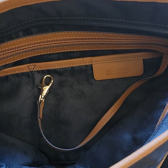 Michael Kors Kempton Nylon Large Shoulder Purse - Picture 8 of 16